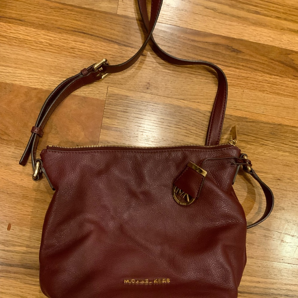 Micheal Kors Burgandy Leather Purse. Like new
